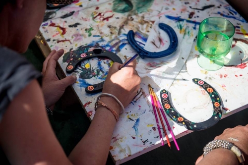 Barge painting horseshoes